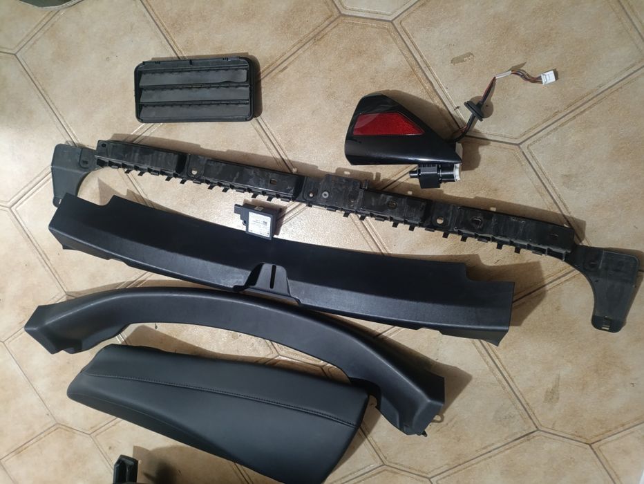 Пластик салону багажника Tesla model 3