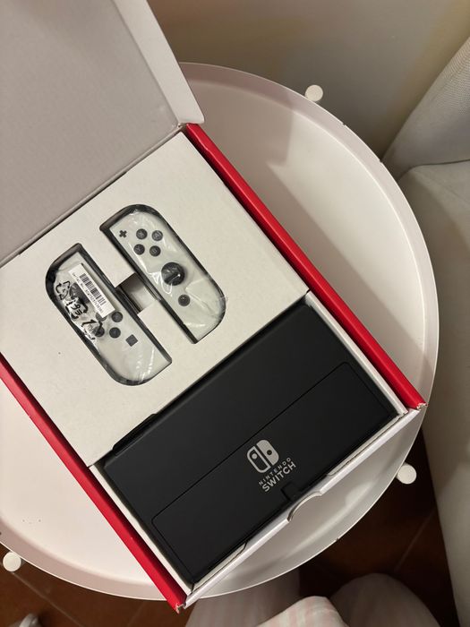 Nintendo Switch Oled + jogo Mario + película + estojo de transporte