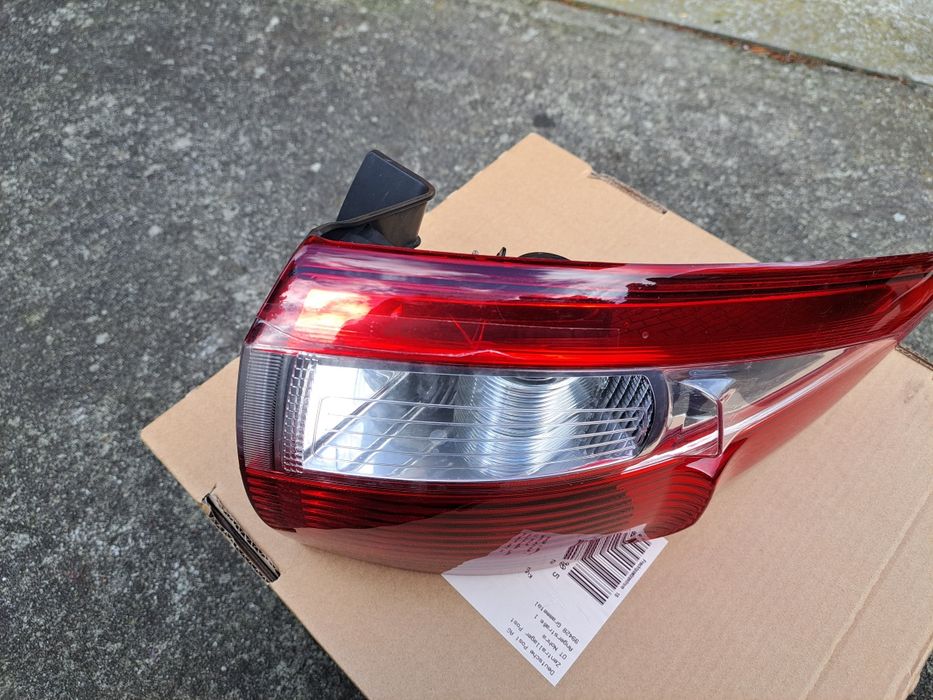 Lampa  prawa tylna ford c-max
