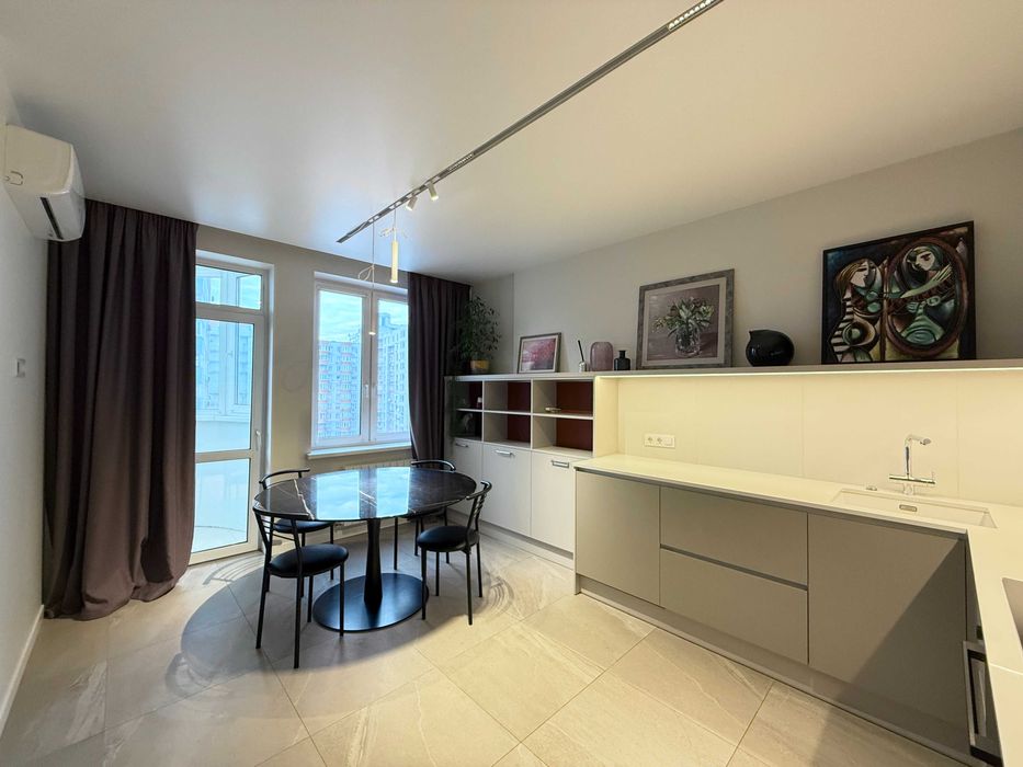 Дизайнерська 2кімн Феодосійський провулок 12, метро Деміївська