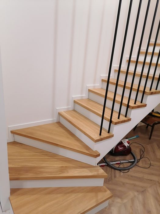 Schody, stopnie na beton, konstrukcji stalowej, półkowe