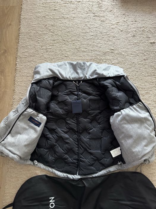 acolchoada Louis Vuitton cinza monograma menino tamanho 36