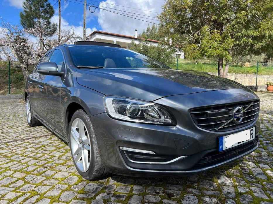 Volvo V60 D5 AWD PHEV c/ muitos extras e revisão completa