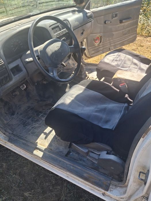 Nissan d21 caixa aberta