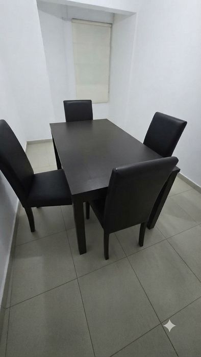 Mesa extensível + 4 Cadeiras Cabedal
