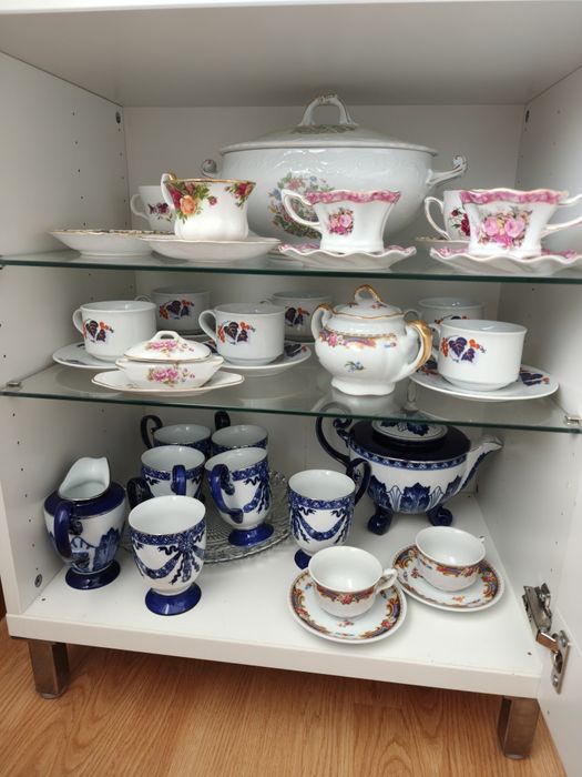 Armário / vitrine com loiça
