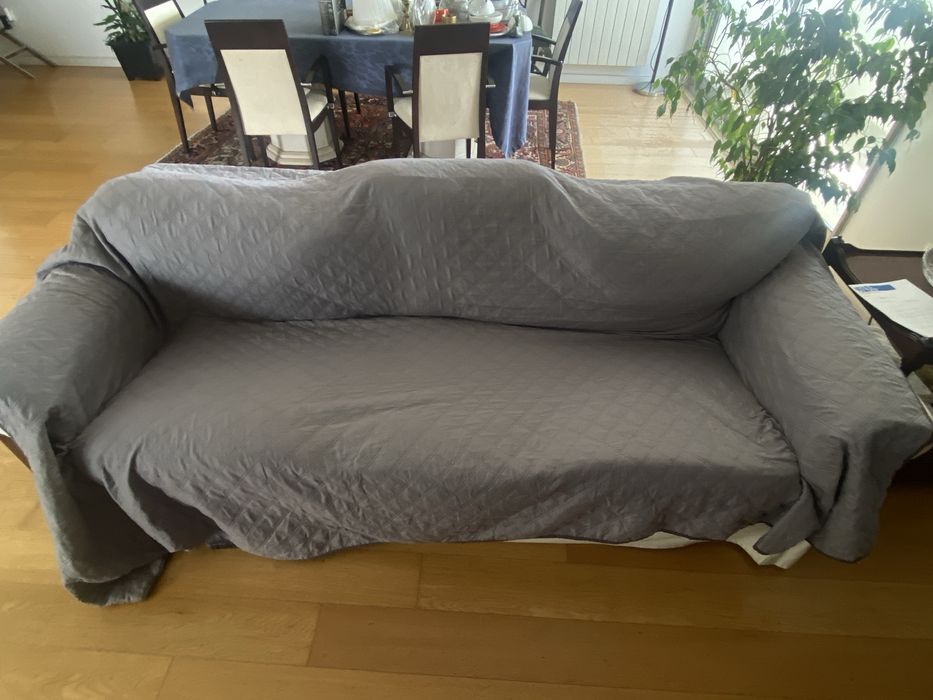 Sofá branco confortável (2,30m) com manta incluída – ideal para uso diário