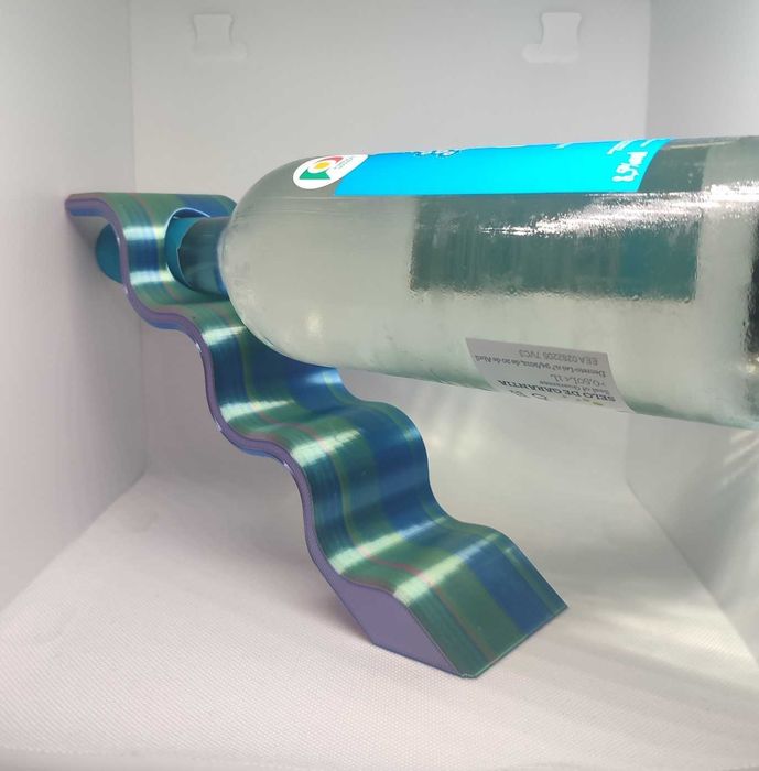 Suporte Decorativo para Garrafa – Design Equilibrado e Inovador