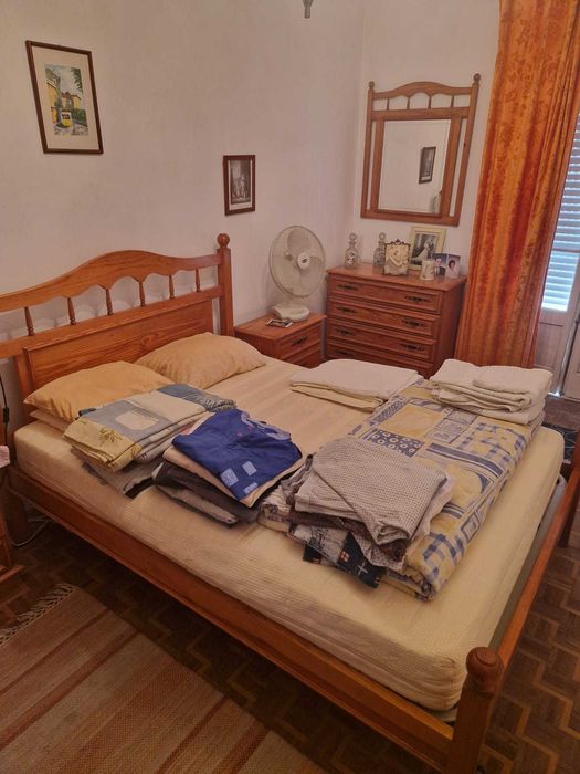 Cama de casal + Estrado + Colchão + Mobília