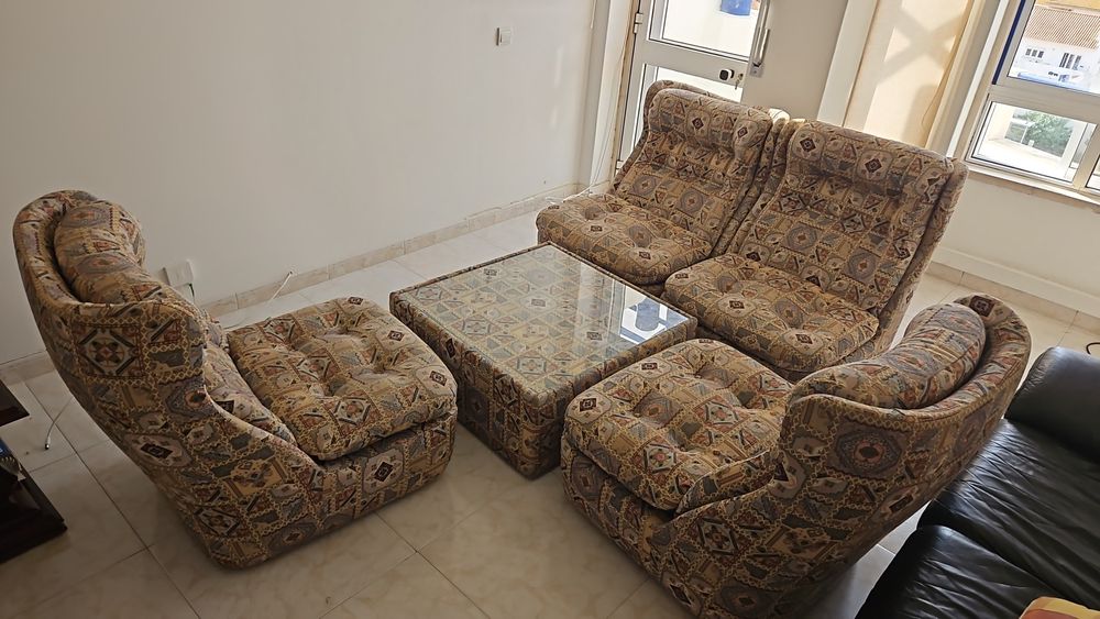Conjunto sofás + mesa