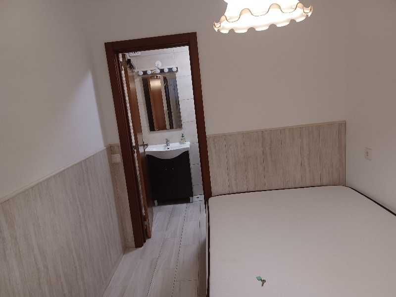 Quarto independente c/Wc para arrendar, em Almada