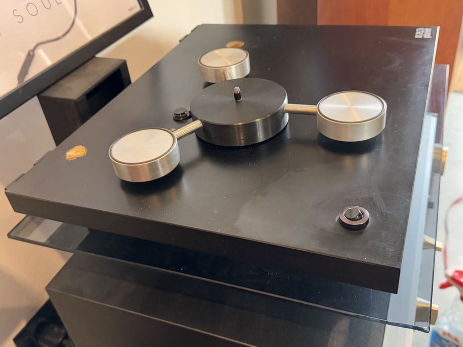 Gramofon rega planet bez ramienia