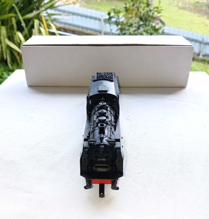MARKLIN 24.058, Locomotiva a vapor com reboque