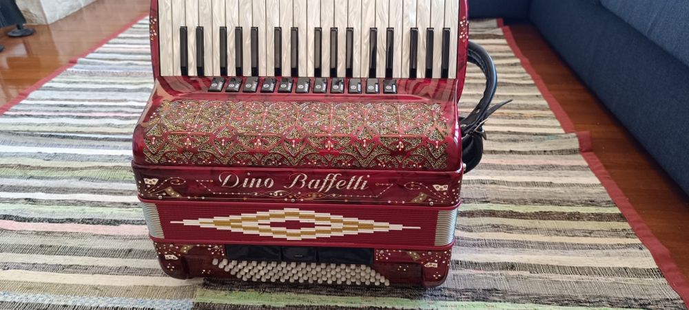 Acordeão Profissional - Dino Baffetti. Som Perfeito, condição ótima.64584338377731120