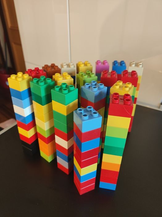 Conjunto LEGO Duplo com 548 peças