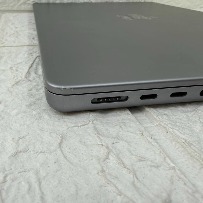 Ноутбук MacBook Pro 14″ M2 Pro (16 ГБ / 512 ГБ), 9,7/10 #