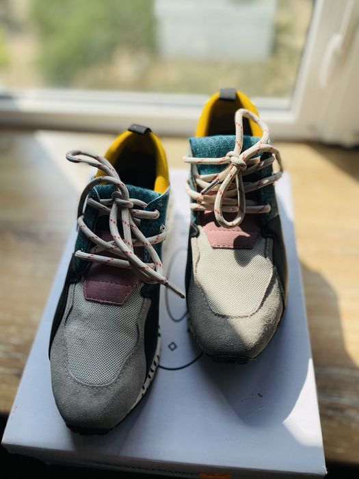 Продам кроссовки  Steve Madden