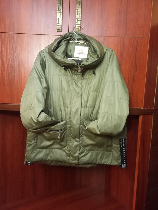 Куртка осіння жіноча розмір 50