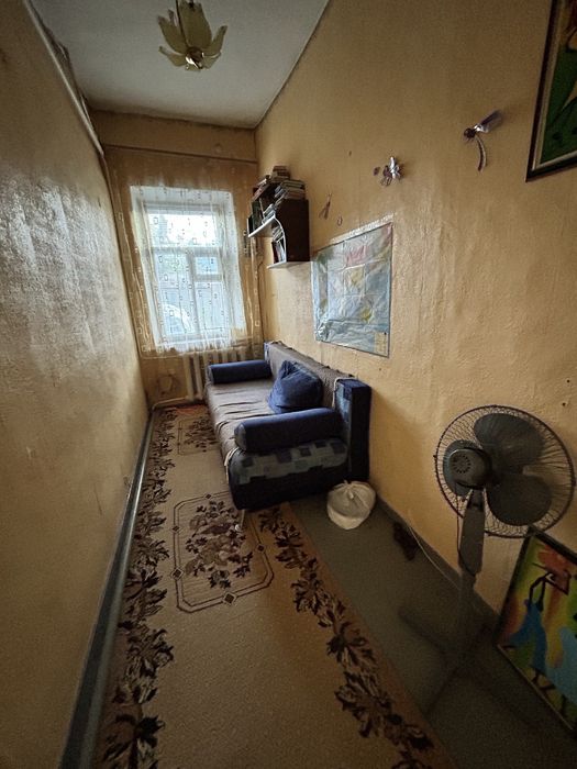 Продам дом в центре города Николаева. Дом 43м2, участок возле дома 0,01 сотки. 2 гаража, подвал. Транспортная розвязка во все концы города.