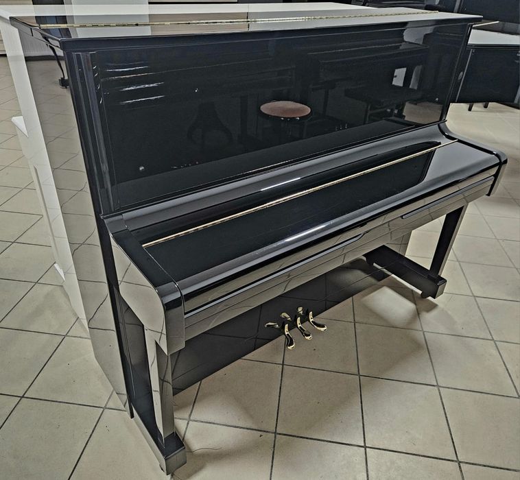 Pianino Young Chang 121cm czarne na wysoki połysk  Stan  perfekcyjny