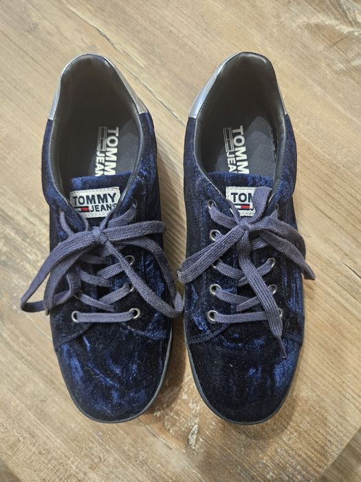 Sneakersy Tommy Jeans Crush Velvet Granatowe r 38