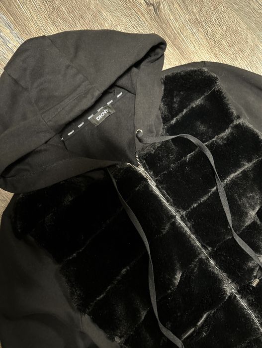 Трикотажна кофта від DKNY