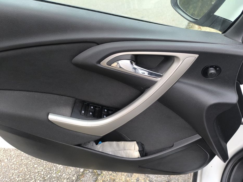 Opel Astra Sports Tourer J de 7/2012 a GPL, melhor oferta