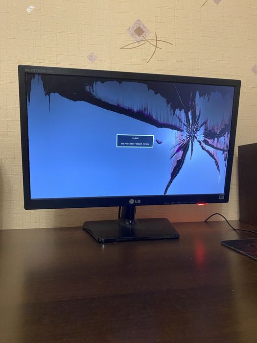 Продам монитор с разбитым экраном