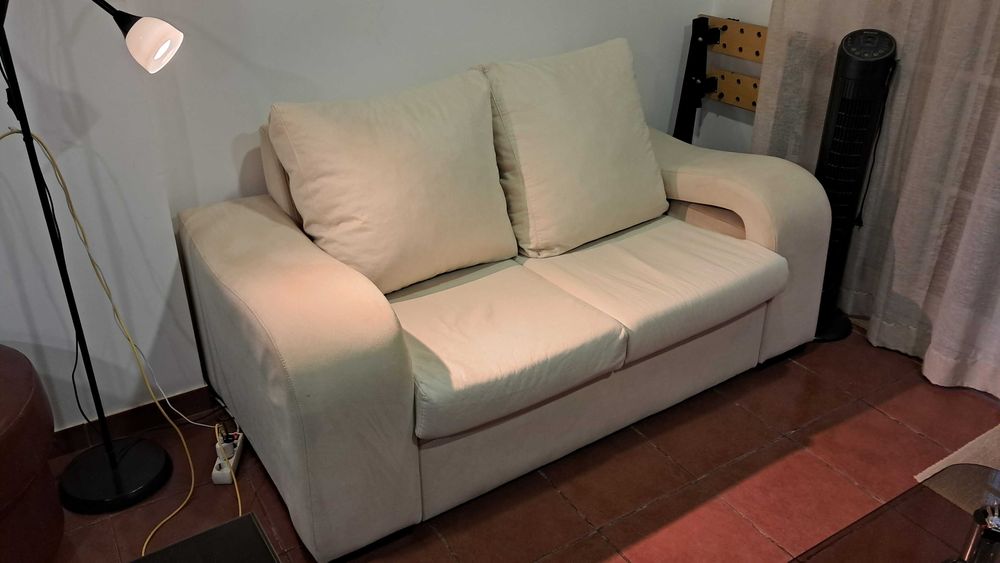 Sofá de 2 lugares c/ 2 Puff