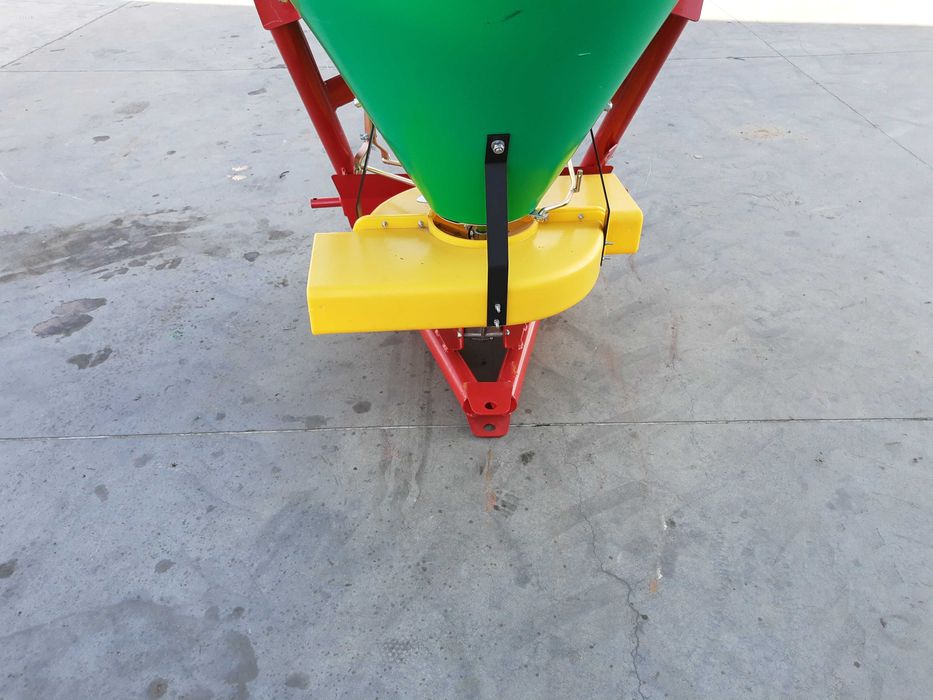 Rozsiewacz lejek 300 l - 400 l Polowy-Sadowniczy