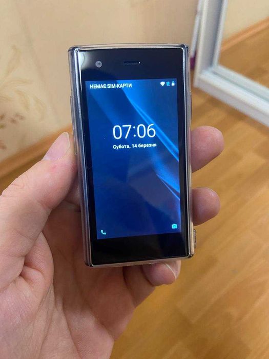 маленький телефон типа s23 ultra смарфтон