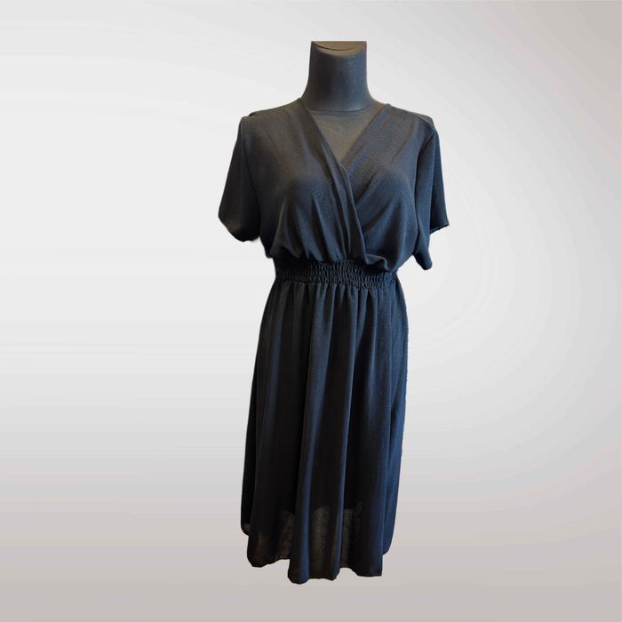 Sukienka Midi na Lato z Kopertowym Dekoltem Czarny