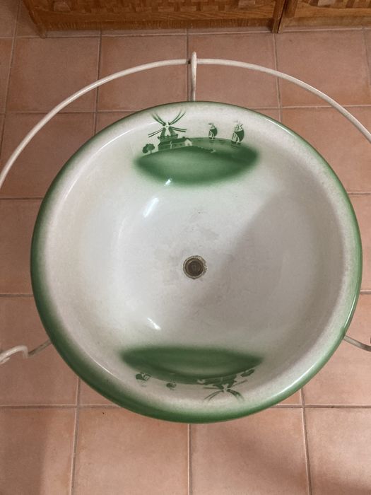 Lavatório vintage em esmalte