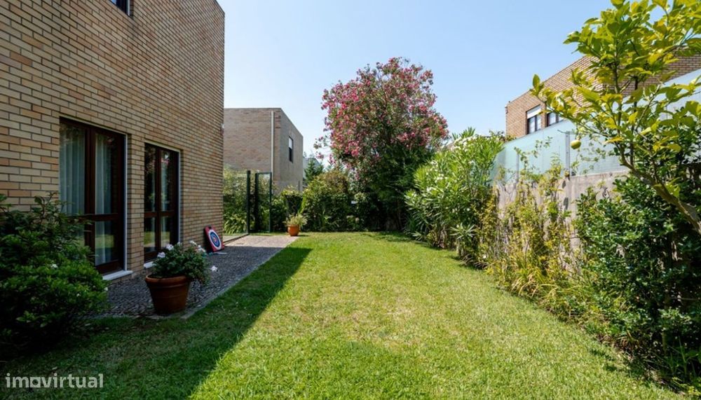 4+1 Bedroom Villa with Garden in Leça da Palmeira, Matosinhos