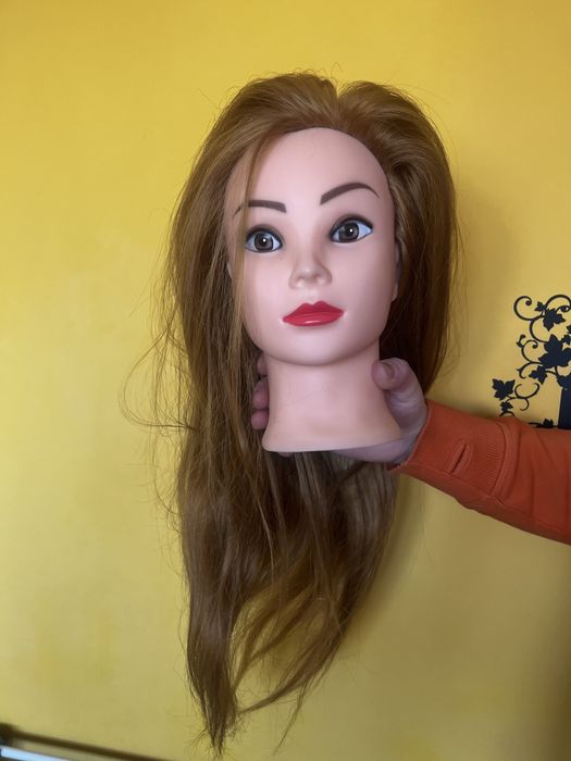 Akcesoria fryzjerskie do nauki .