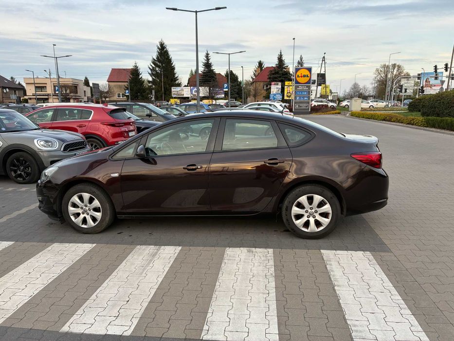 Opel Astra 1.6 Notchback Benzyna +LPG