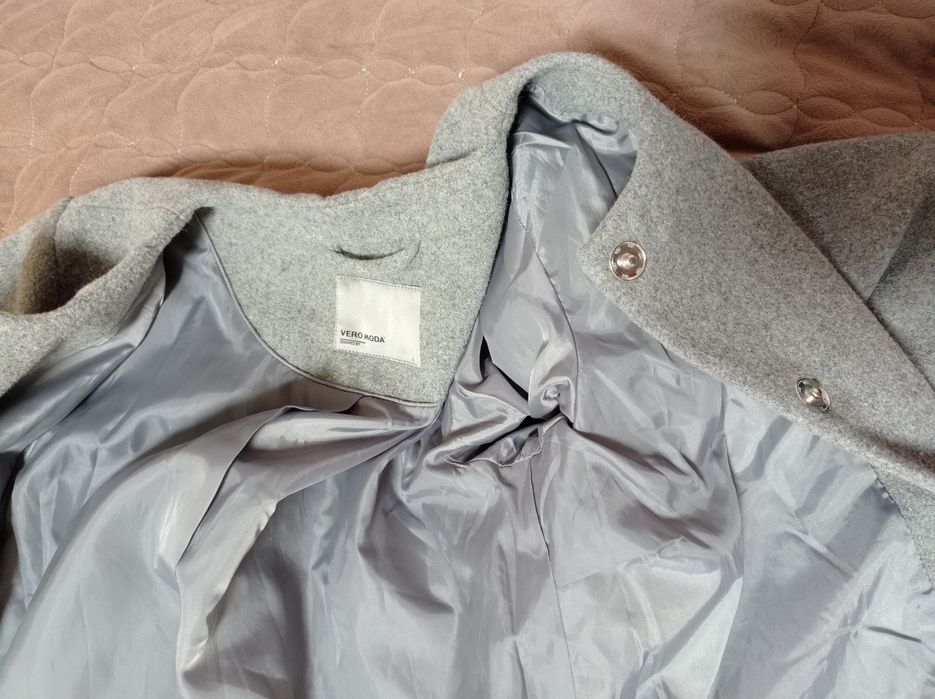 Стильне базове сіре пальто