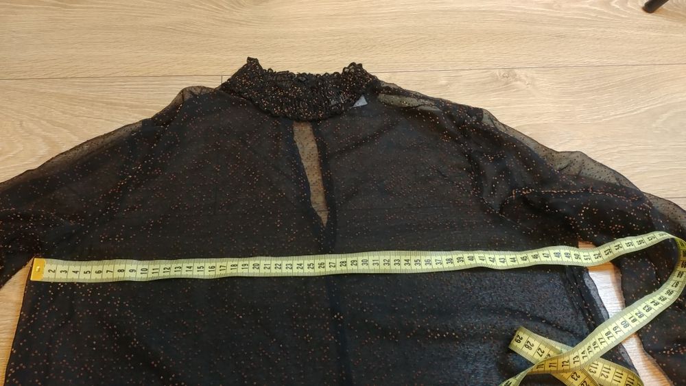 Oryginalna czarna koszula półgolf bufiaste rękawy welur kropki