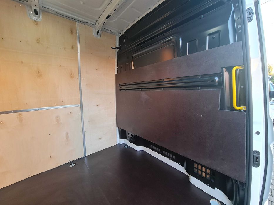 Zabudowa zabezpieczenie ze sklejki Volkswagen Crafter van