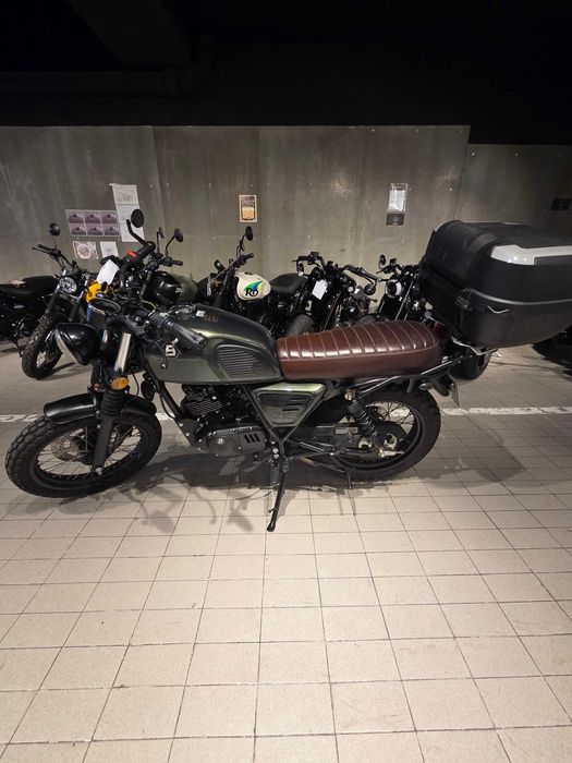Bluroc Legend 125 | 2022 | 5.270 km | Extras | Estilo Café Racer