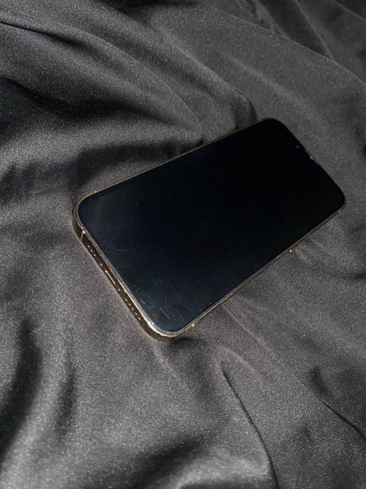 Айфон 13 про в золотом цвете