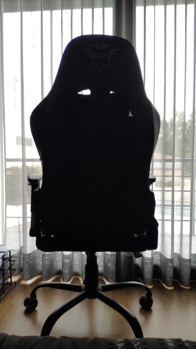 Cadeira gaming trust GXT 707