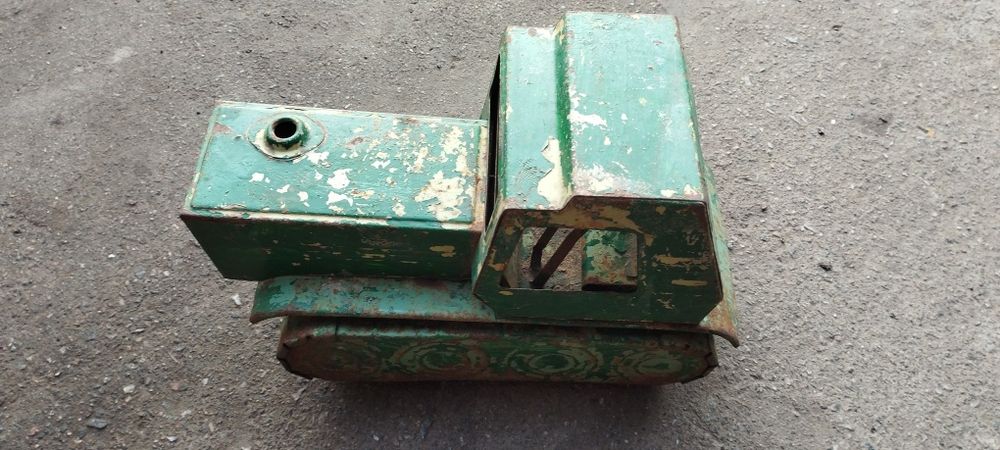 Игрушка трактор железная ссср