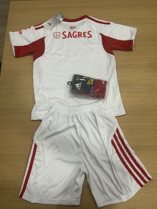 Equipamento benfica de criança