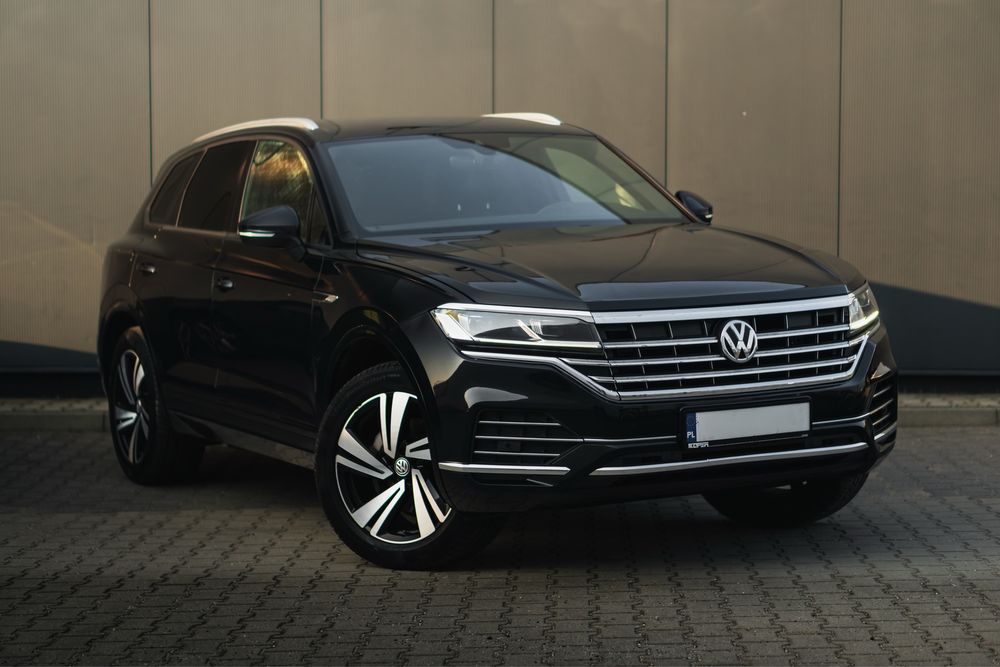 Wynajem TOUAREG VW Suv Wypożyczalnia samochodów luksusowych sport WRO