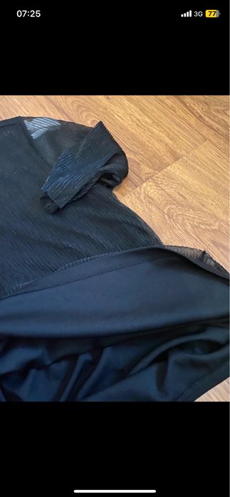 Czarna pilsowana bluzka