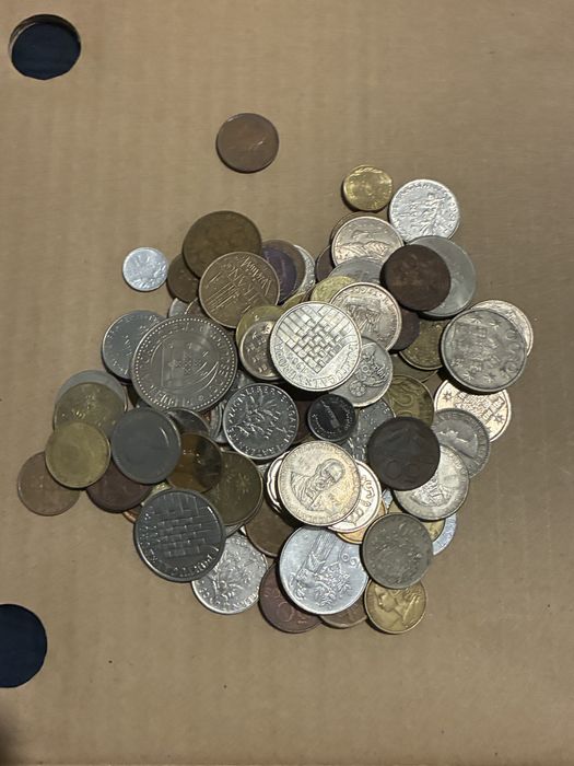 Lote de 100 moedas do mundo