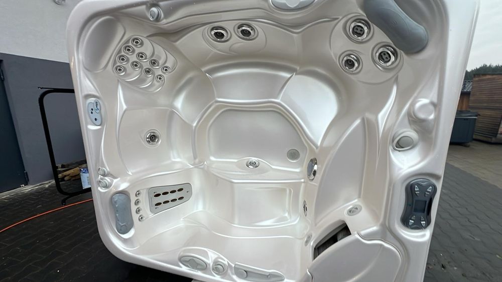 Jacuzzi ogrodowe HotSpring 5 osobowe