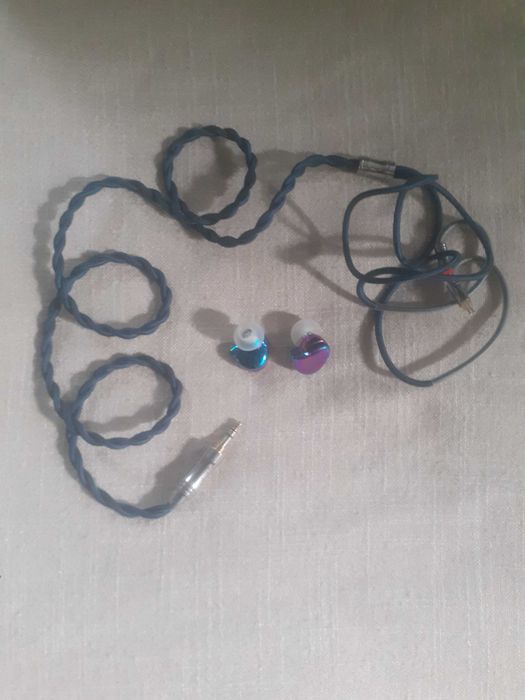 Проводные наушники Tripowin (Jialai) чистый звук, отличный внешний вид