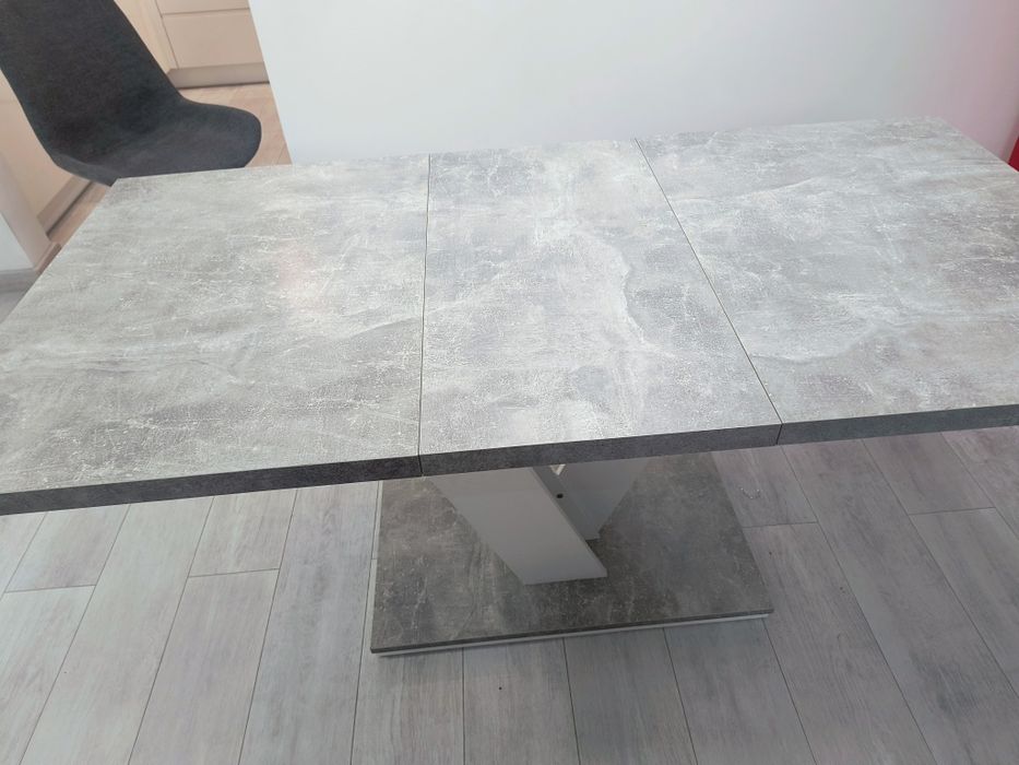 Nowoczesny stół rozkładany